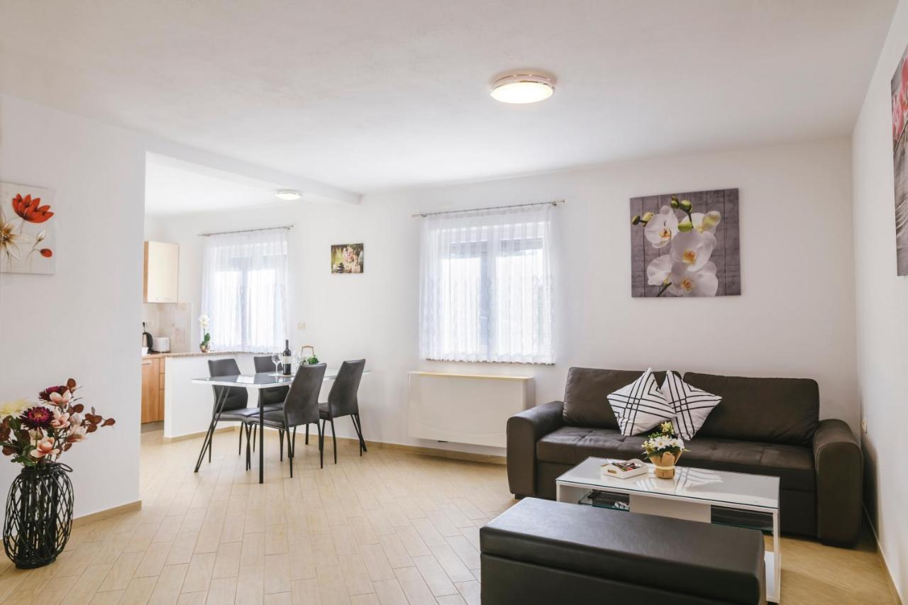 Apartments Mirela Koper Bagian luar foto
