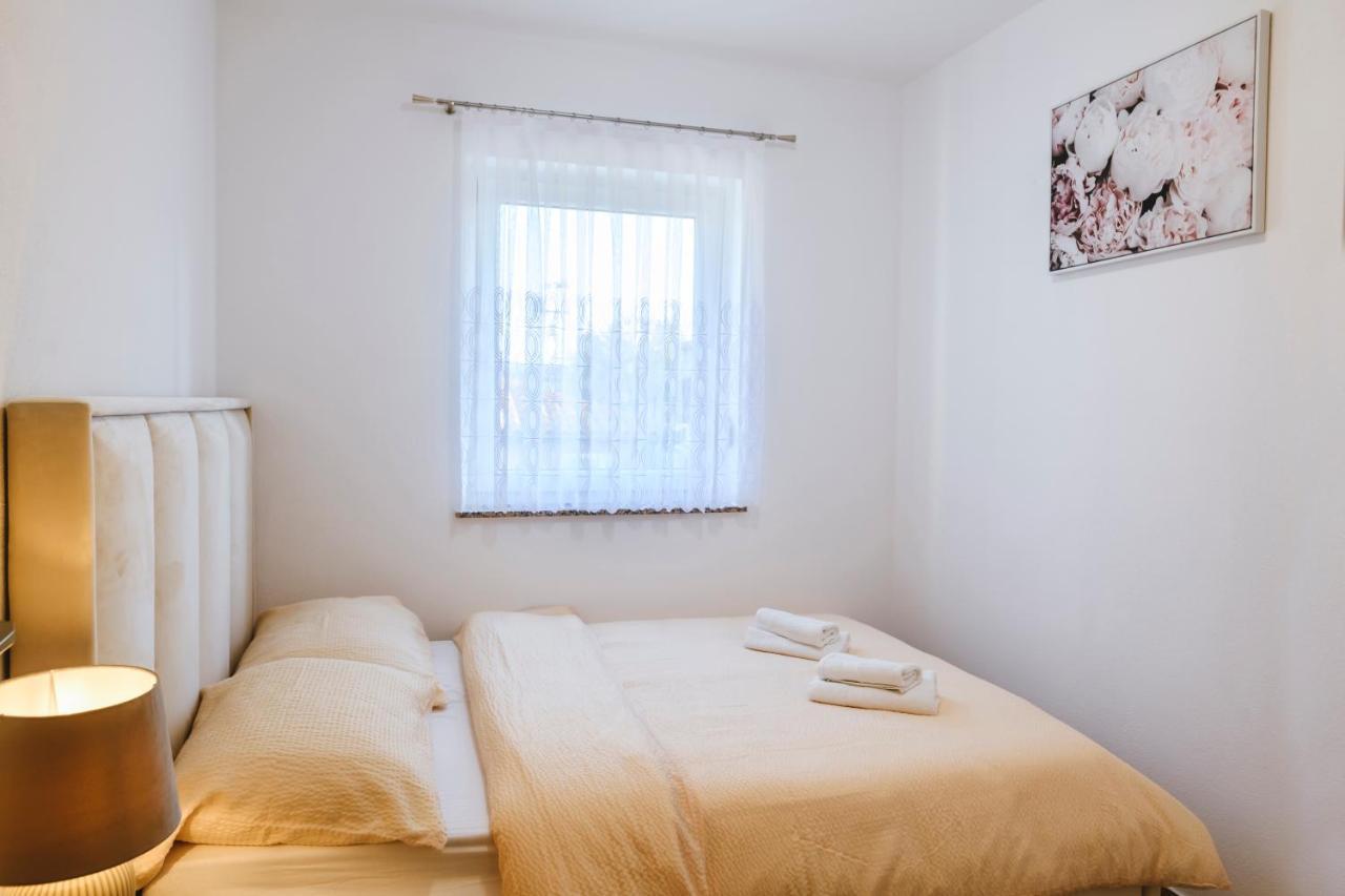 Apartments Mirela Koper Bagian luar foto