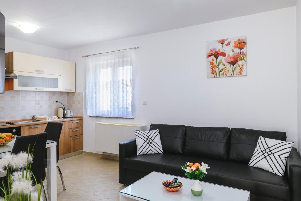 Apartments Mirela Koper Bagian luar foto